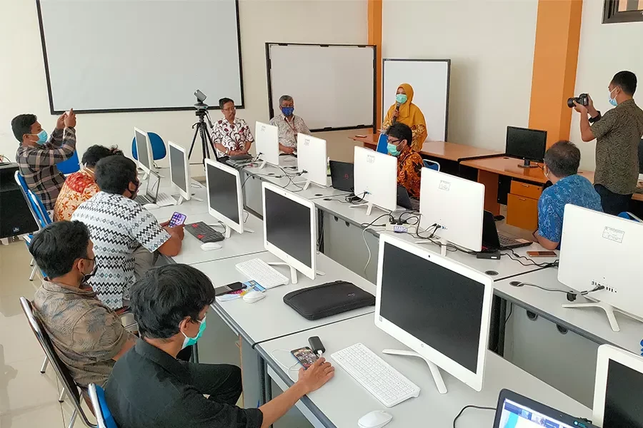 4 BIOTROP Staff Participate in Photography Workshop in Semarang