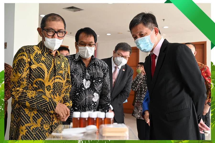 Official Visit of The Minister for Education of Singapore to 7 SEAMEO Centres in Indonesia